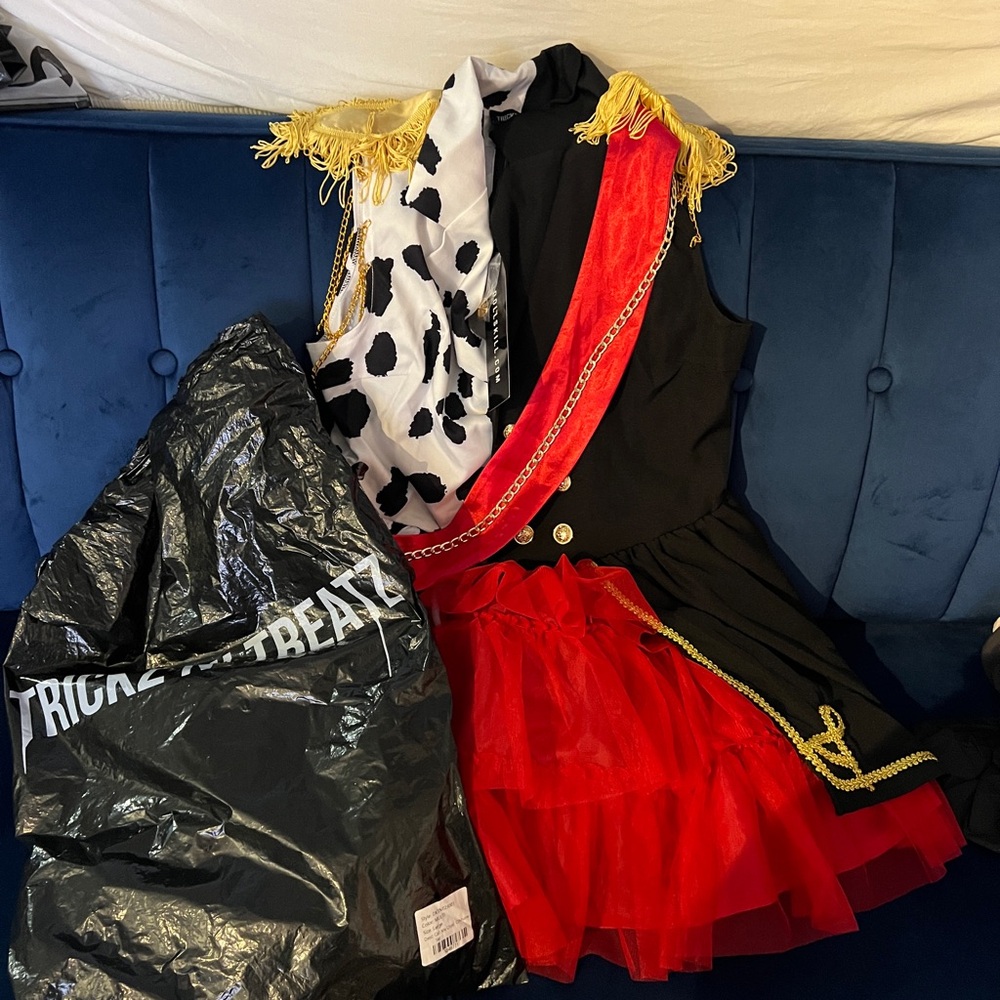 CALL ME CRUEL COSTUME SET